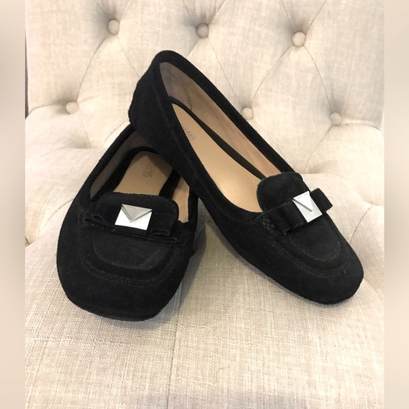 Michael Kors Driving Flat 7M Black Suede Silvertone Logo Buckle New without Tags - Picture 2 of 13